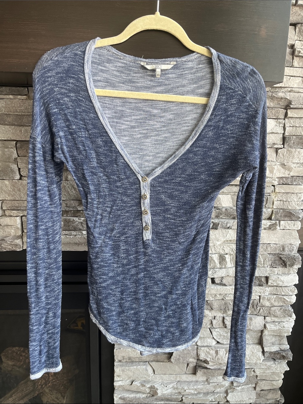 Women's Blue Marled Henley Long-Sleeve Top